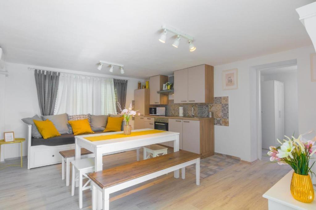Apartment Tomislav Vir Eksteriør billede