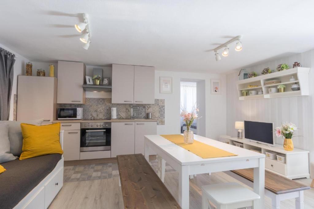 Apartment Tomislav Vir Eksteriør billede