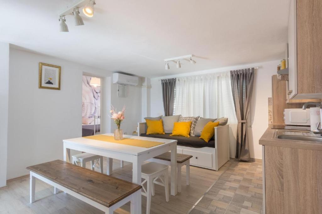 Apartment Tomislav Vir Eksteriør billede