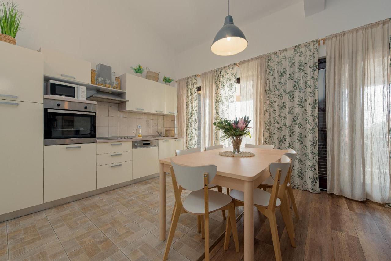 Apartment Tomislav Vir Eksteriør billede