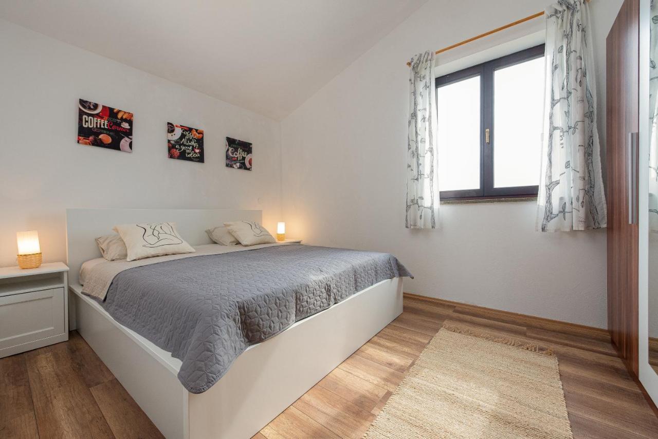 Apartment Tomislav Vir Eksteriør billede