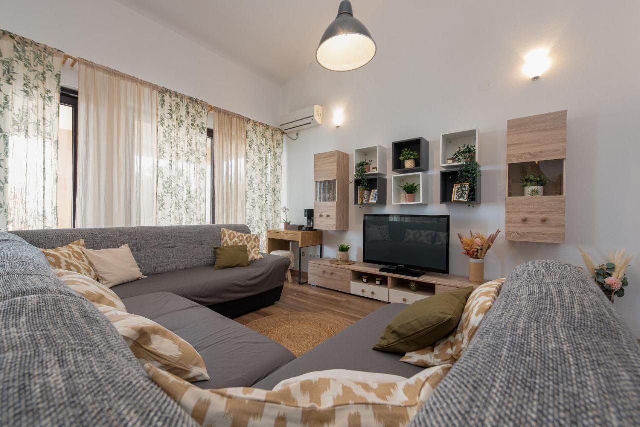 Apartment Tomislav Vir Eksteriør billede
